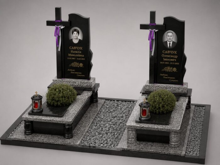 Пам'ятник воїну ЗСУ з лезниківського граніту, з хрестом, встановлений у м. Ковель