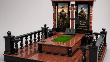 Пам'ятник захиснику України з габро, з тризубом і прапором, встановлений у смт Турійськ