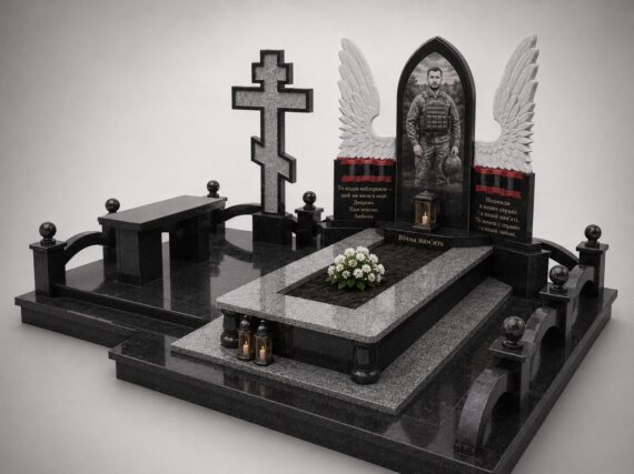 Пам'ятник військовому з покостівського граніту, з гранітним хрестом, встановлений у м. Луцьк