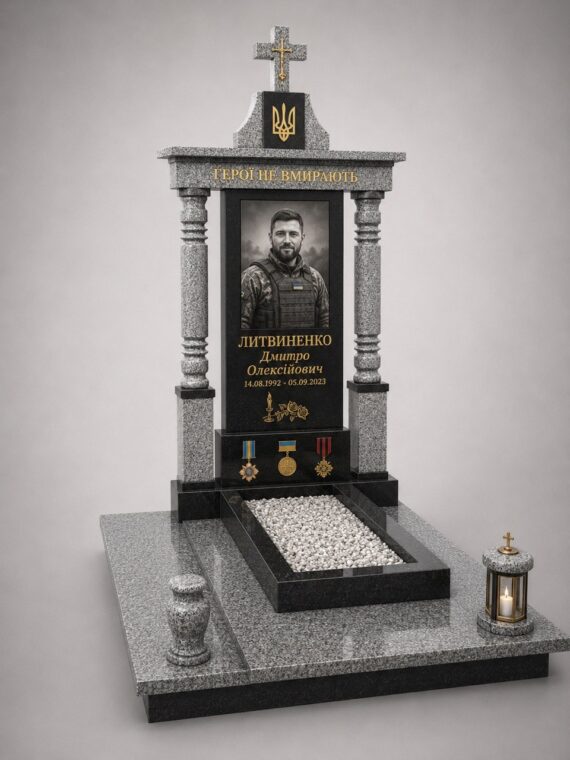 Пам'ятник військовому з лабрадориту, авторський меморіальний комплекс, встановлений у м. Луцьк
