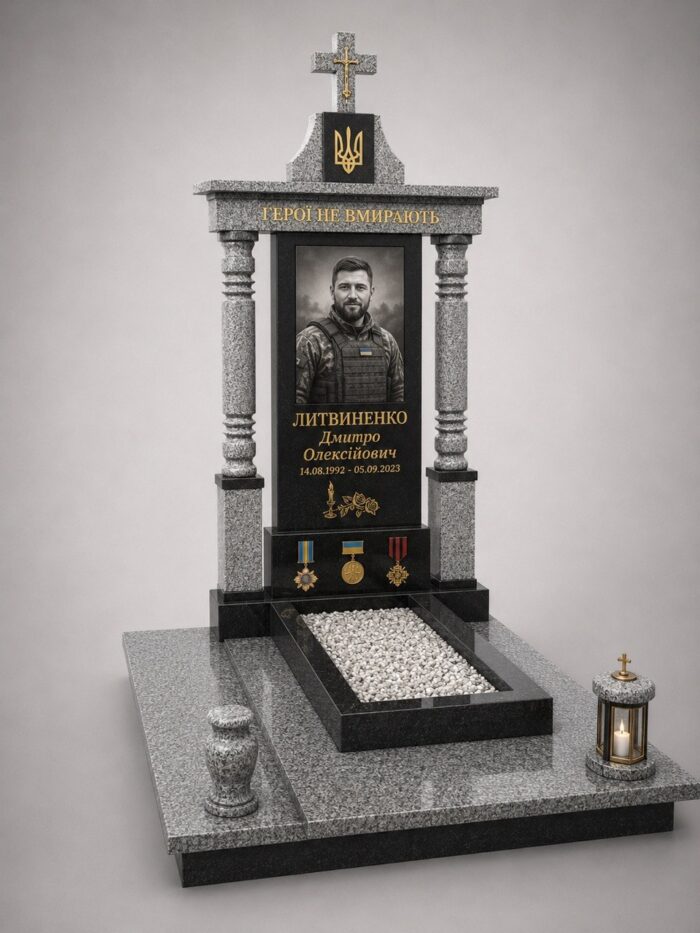 Пам'ятник військовому з лабрадориту, авторський меморіальний комплекс, встановлений у м. Луцьк