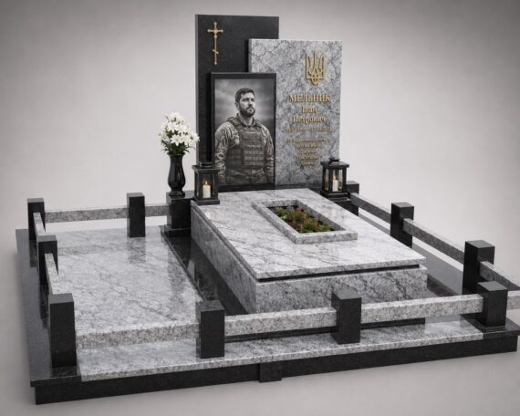 Пам'ятник захиснику України з граніту габро, з гравіруванням прапора, встановлений у м. Луцьк