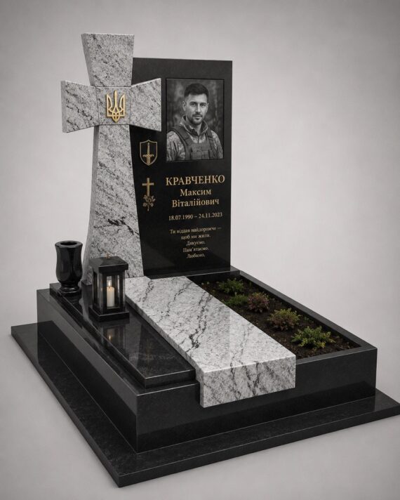 Пам'ятник Герою України з габро, з тризубом і прапором, встановлений у м. Луцьк