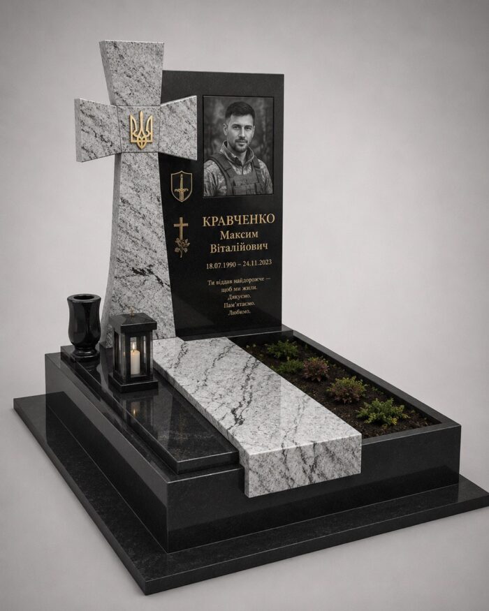 Пам'ятник Герою України з габро, з тризубом і прапором, встановлений у м. Луцьк