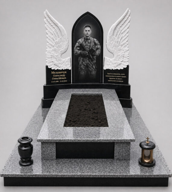 Пам'ятник захиснику України з покостівського граніту, з гравіруванням прапора, встановлений у м. Луцьк