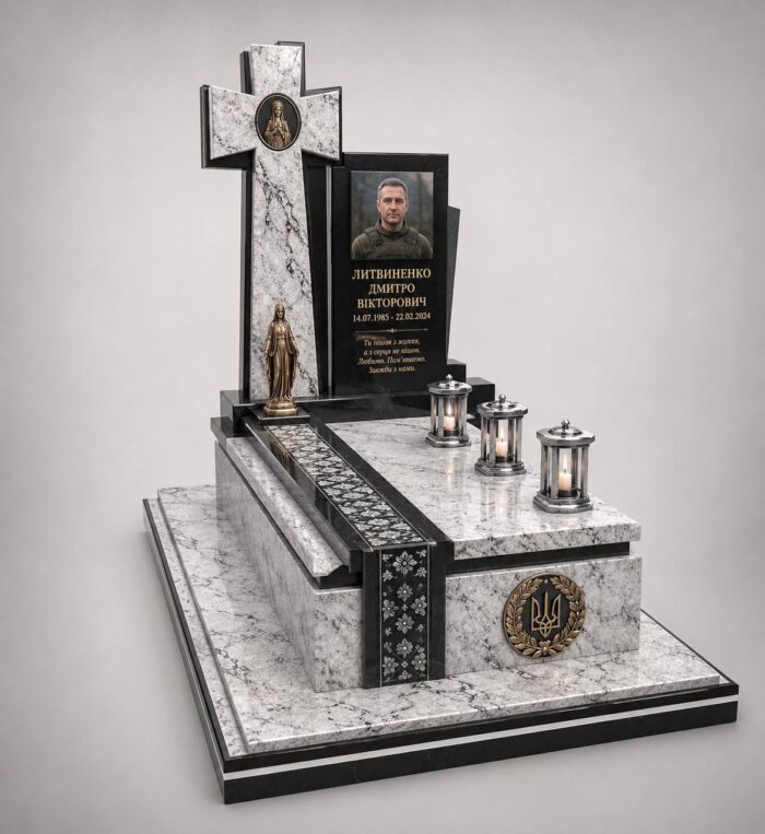 Пам'ятник військовому з габро, подвійний з хрестом, встановлений у м. Любомль
