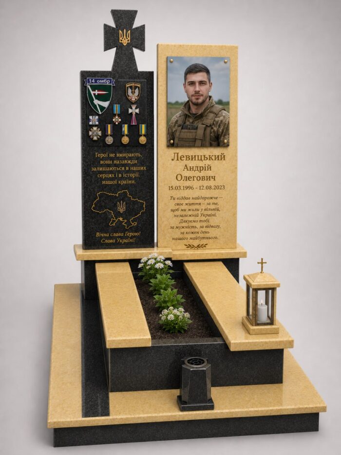 Пам'ятник воїну ЗСУ з лабрадориту, з тризубом і прапором, встановлений у смт Маневичі